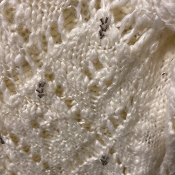 ❤️Valentines Winter white crocheted sweater - Picture 4 of 8